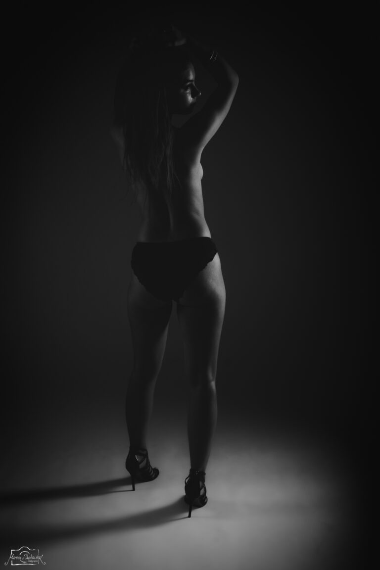 Classic Character | Natural B&W Portrait — zdjęcie 021