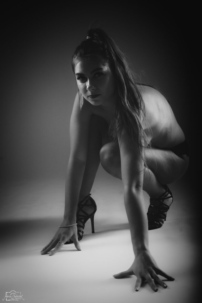 Classic Character | Natural B&W Portrait — zdjęcie 022